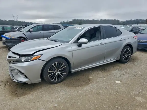4T1B11HK8JU117140 2018 TOYOTA CAMRY - Image 1