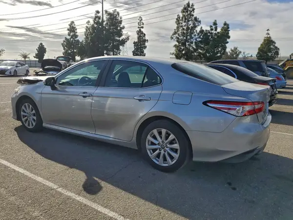 4T1B11HK8JU117347 2018 TOYOTA CAMRY - Image 2