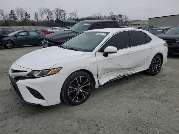 4T1B11HK8JU117915 2018 TOYOTA CAMRY - Image 1