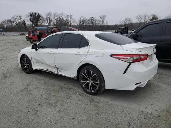 4T1B11HK8JU117915 2018 TOYOTA CAMRY - Image 2