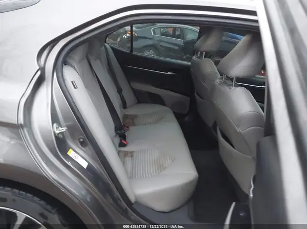 4T1B11HK8JU118093 2018 TOYOTA CAMRY - Image 8