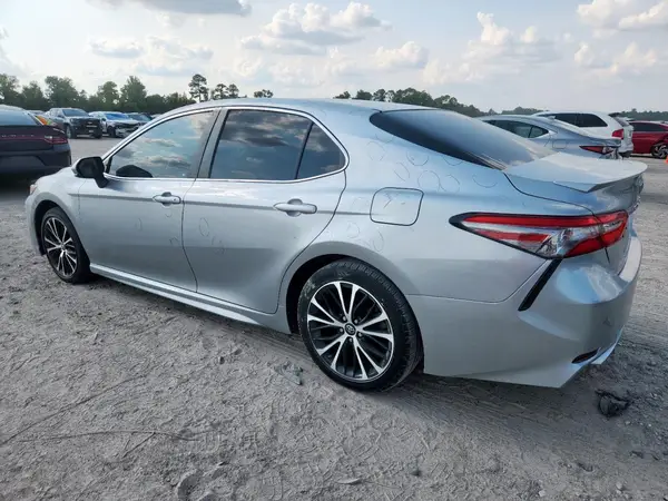 4T1B11HK8JU118305 2018 TOYOTA CAMRY - Image 2
