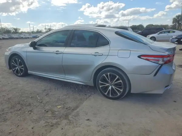 4T1B11HK8JU118336 2018 TOYOTA CAMRY - Image 2