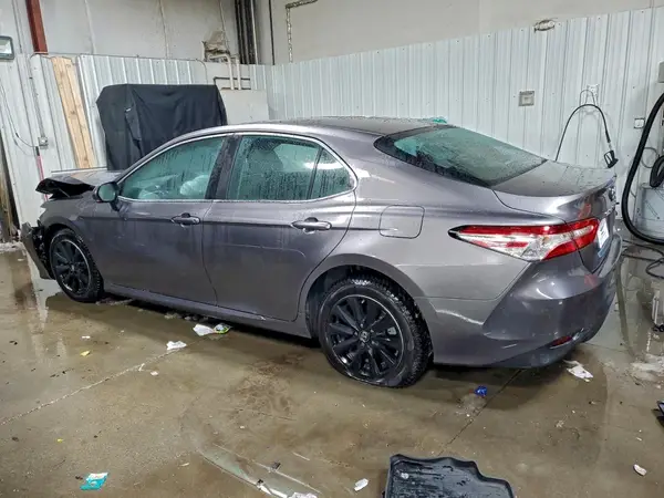 4T1B11HK8JU118465 2018 TOYOTA CAMRY - Image 2