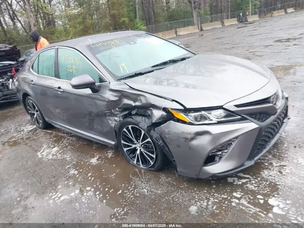 4T1B11HK8JU119891 2018 TOYOTA CAMRY - Image 1
