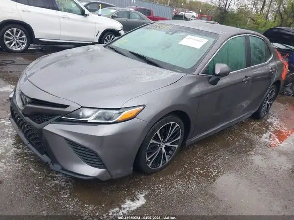 4T1B11HK8JU119891 2018 TOYOTA CAMRY - Image 2