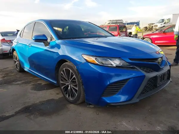 4T1B11HK8JU120586 2018 TOYOTA CAMRY - Image 1