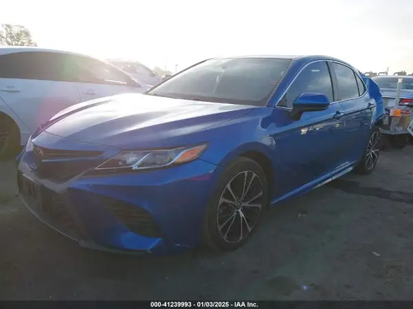 4T1B11HK8JU120586 2018 TOYOTA CAMRY - Image 2