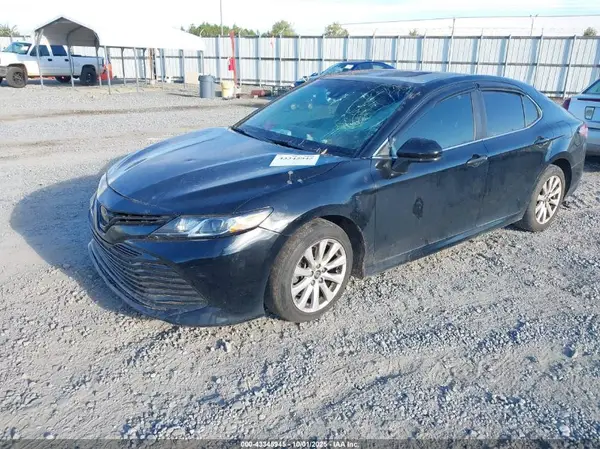 4T1B11HK8JU121415 2018 TOYOTA CAMRY - Image 2