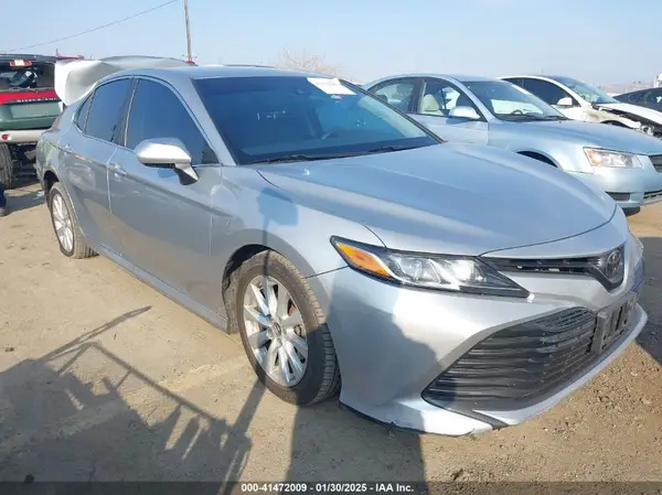 4T1B11HK8JU121849 2018 TOYOTA CAMRY - Image 1