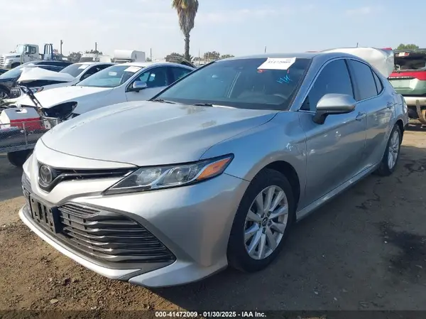 4T1B11HK8JU121849 2018 TOYOTA CAMRY - Image 2