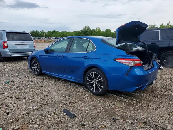 4T1B11HK8JU122418 2018 TOYOTA CAMRY - Image 2