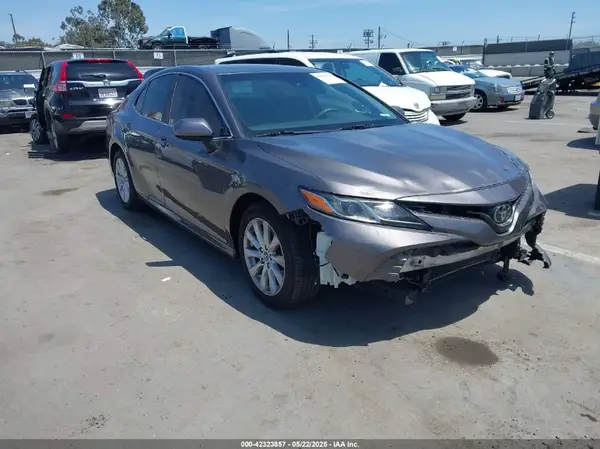 4T1B11HK8JU123780 2018 TOYOTA CAMRY - Image 1