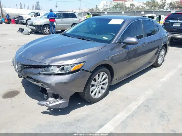 4T1B11HK8JU123780 2018 TOYOTA CAMRY - Image 2