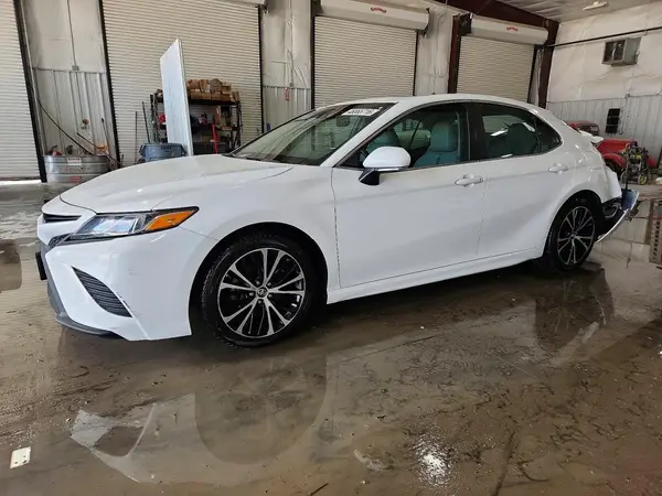 4T1B11HK8JU123973 2018 TOYOTA CAMRY - Image 1