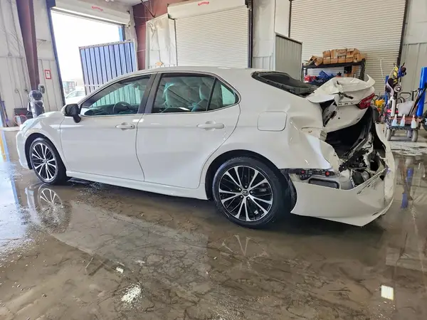 4T1B11HK8JU123973 2018 TOYOTA CAMRY - Image 2