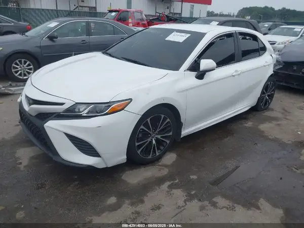 4T1B11HK8JU128302 2018 TOYOTA CAMRY - Image 2