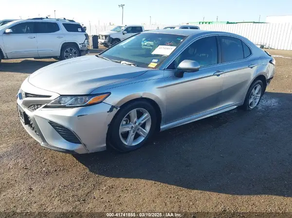 4T1B11HK8JU128333 2018 TOYOTA CAMRY - Image 2