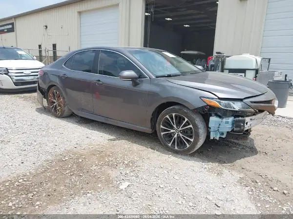 4T1B11HK8JU129031 2018 TOYOTA CAMRY - Image 1