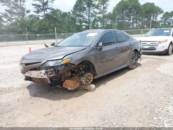 4T1B11HK8JU129031 2018 TOYOTA CAMRY - Image 2