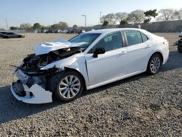 4T1B11HK8JU129594 2018 TOYOTA CAMRY - Image 1