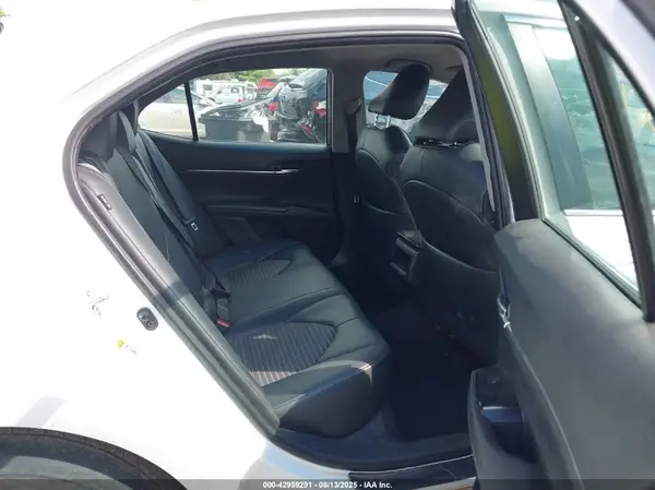 4T1B11HK8JU130664 2018 TOYOTA CAMRY - Image 8