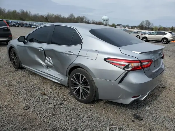 4T1B11HK8JU130695 2018 TOYOTA CAMRY - Image 2