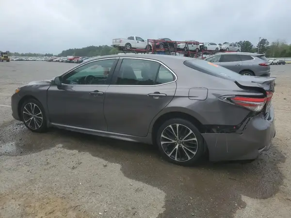 4T1B11HK8JU131006 2018 TOYOTA CAMRY - Image 2