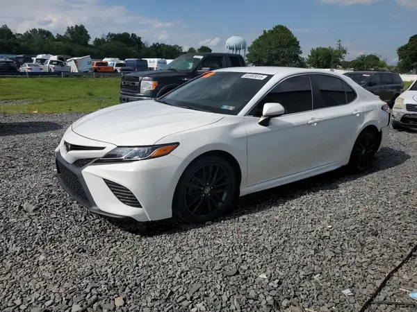 4T1B11HK8JU131247 2018 TOYOTA CAMRY - Image 1