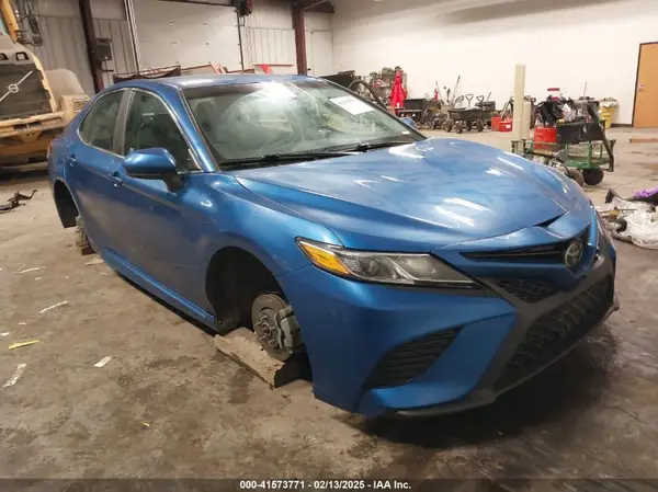 4T1B11HK8JU132642 2018 TOYOTA CAMRY - Image 1