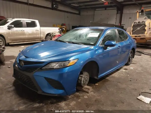 4T1B11HK8JU132642 2018 TOYOTA CAMRY - Image 2