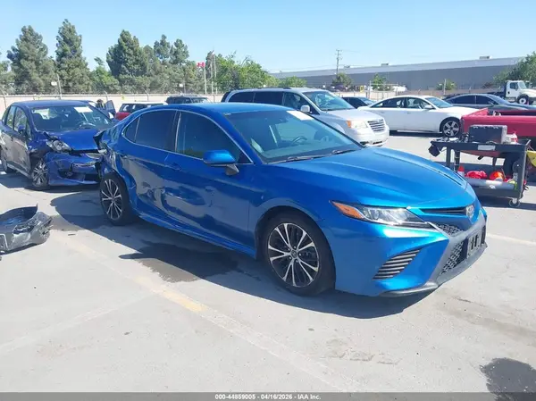 4T1B11HK8JU133869 2018 TOYOTA CAMRY - Image 1