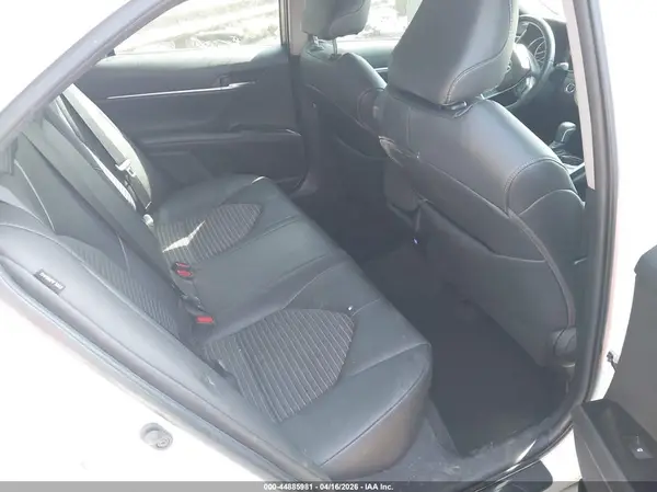 4T1B11HK8JU135282 2018 TOYOTA CAMRY - Image 8