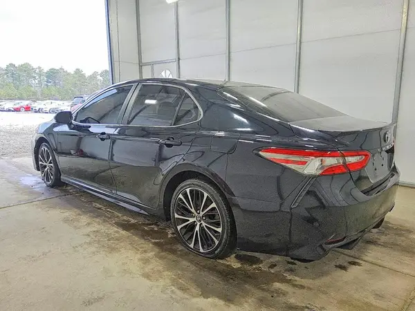 4T1B11HK8JU135315 2018 TOYOTA CAMRY - Image 2