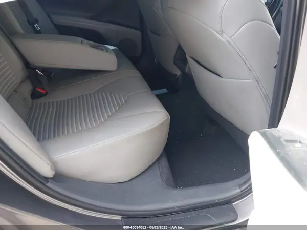 4T1B11HK8JU135704 2018 TOYOTA CAMRY - Image 8