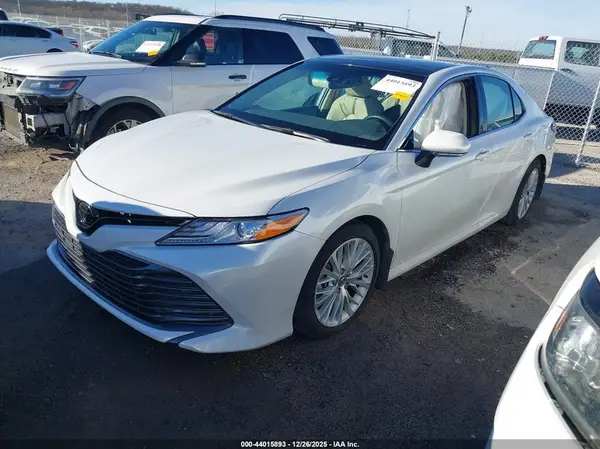 4T1B11HK8JU135914 2018 TOYOTA CAMRY - Image 2