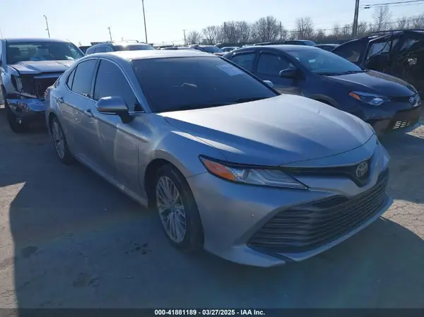 4T1B11HK8JU135962 2018 TOYOTA CAMRY - Image 1