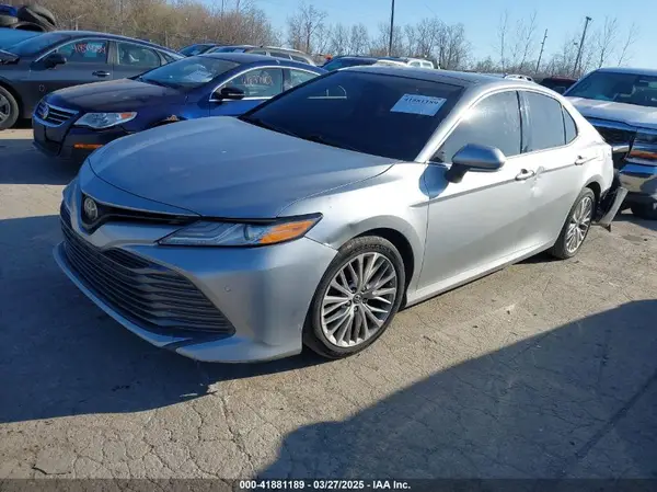 4T1B11HK8JU135962 2018 TOYOTA CAMRY - Image 2