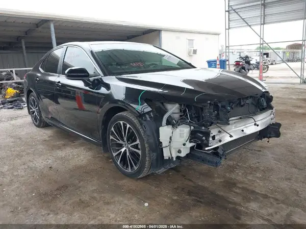 4T1B11HK8JU136772 2018 TOYOTA CAMRY - Image 1