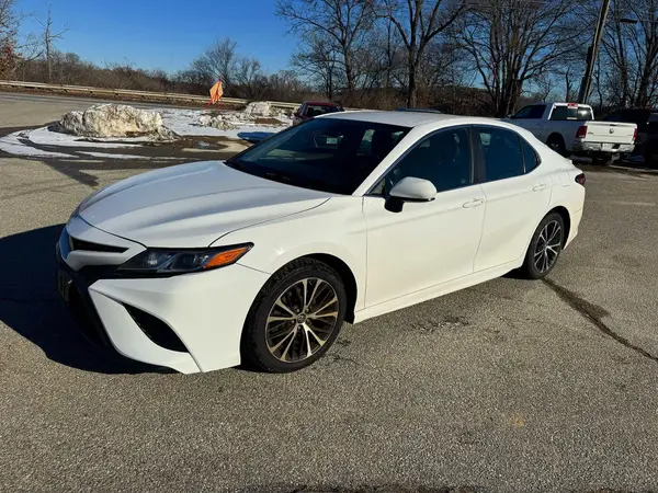 4T1B11HK8JU137386 2018 TOYOTA CAMRY - Image 2