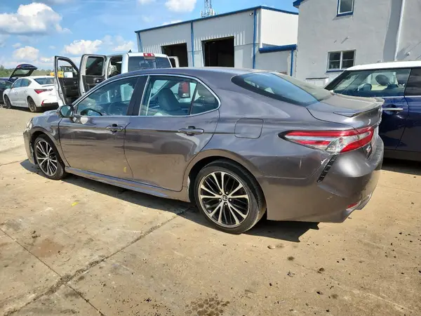 4T1B11HK8JU137887 2018 TOYOTA CAMRY - Image 2