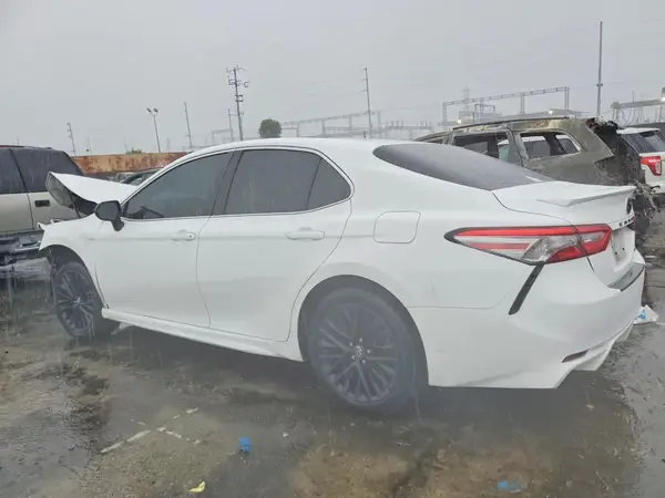 4T1B11HK8JU138408 2018 TOYOTA CAMRY - Image 2