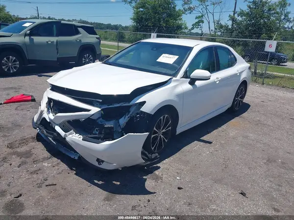 4T1B11HK8JU138814 2018 TOYOTA CAMRY - Image 2