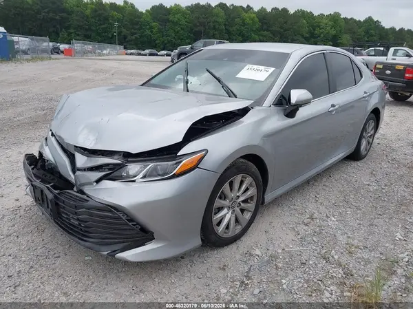 4T1B11HK8JU139509 2018 TOYOTA CAMRY - Image 2
