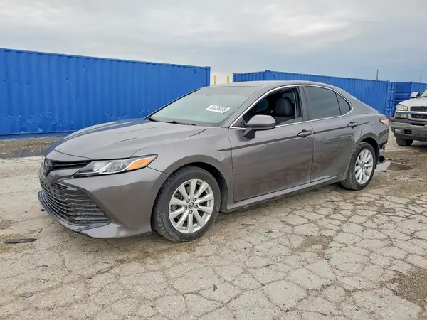 4T1B11HK8JU141261 2018 TOYOTA CAMRY - Image 1