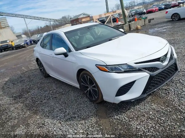 4T1B11HK8JU141826 2018 TOYOTA CAMRY - Image 1