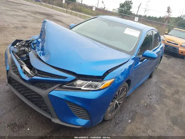 4T1B11HK8JU141986 2018 TOYOTA CAMRY - Image 2