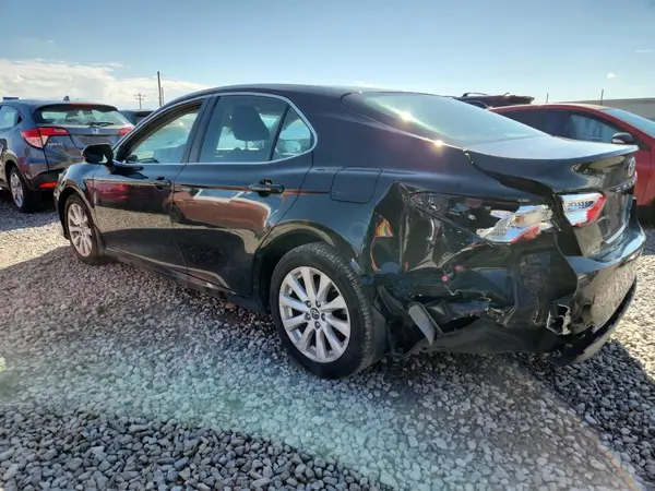 4T1B11HK8JU142524 2018 TOYOTA CAMRY - Image 2