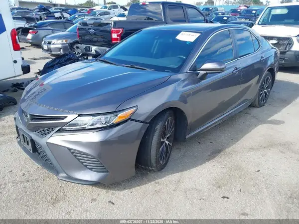 4T1B11HK8JU144645 2018 TOYOTA CAMRY - Image 2