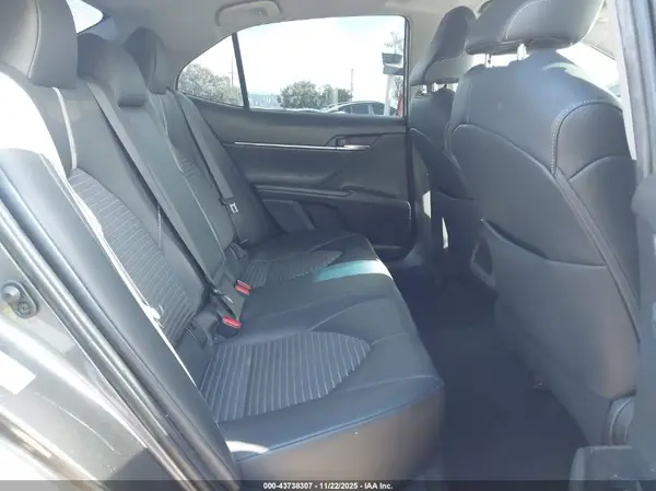 4T1B11HK8JU144645 2018 TOYOTA CAMRY - Image 8